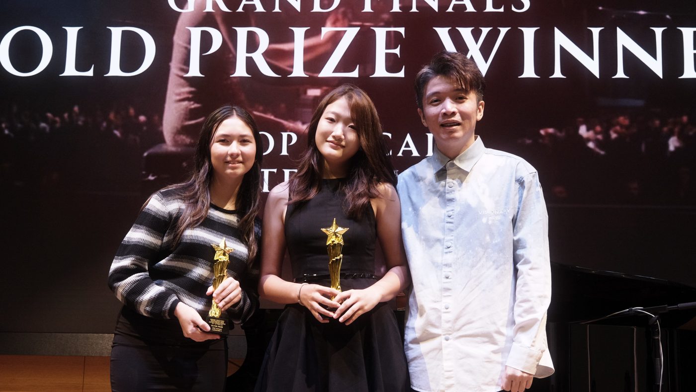 A student receiving their prize